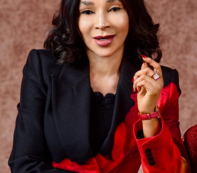 Zenith Bank DMD, Adaora Umeoji, Recognized As Humanitarian Services Icon Of The Year 2023 At The Sun Awards